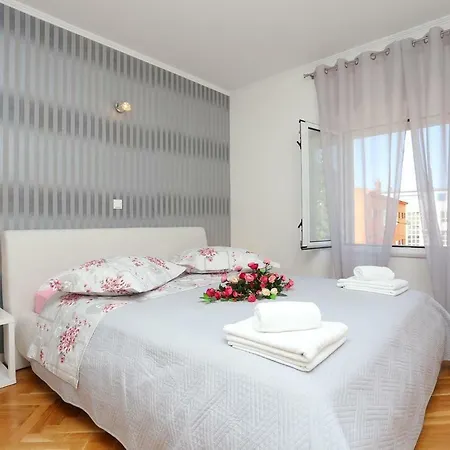 With A Parking Space - 16431 Πανσιόν