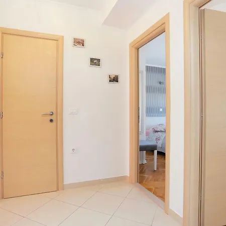 With A Parking Space - 16431 Πανσιόν 3*